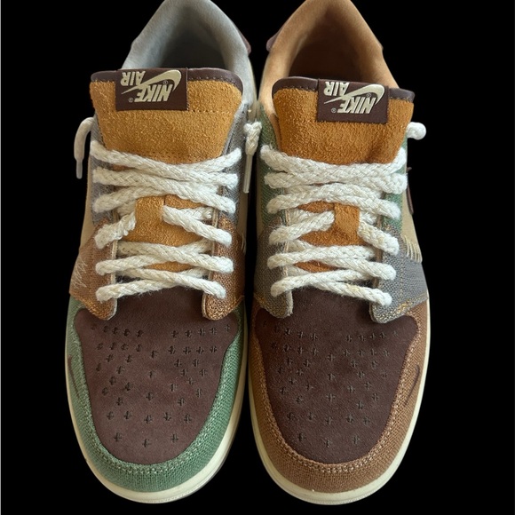 Jordan 1 Retro Low OG Zion Williamson “Voodoo” - Picture 2 of 4